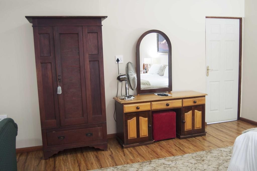 Brooklyn Guesthouses Претория Екстериор снимка